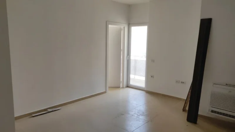 Tirane, jepet me qera zyre Kati 1, 50 m² 600 € (Rruga Kosovareve)