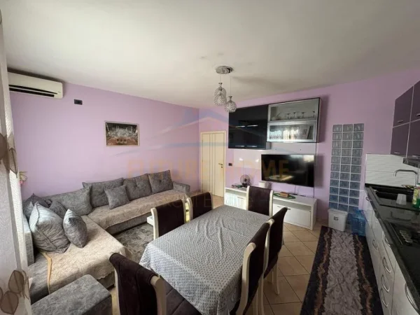 Durres, jepet me qera apartament 1+1+Aneks Kati 4, 55 m² 400 € (Markata,durres)