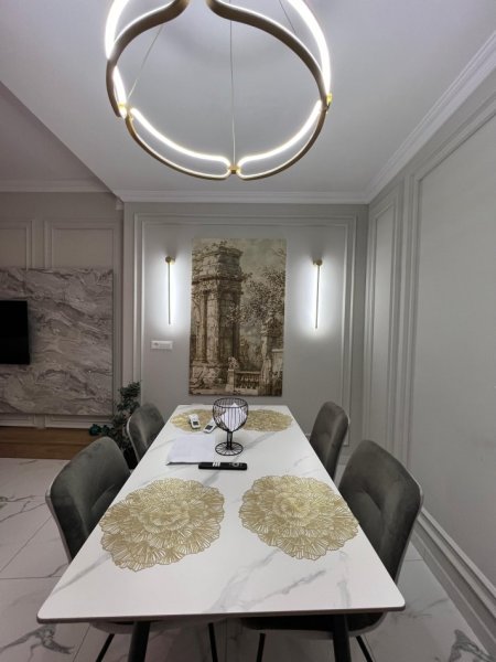 Tirane, jepet me qera apartament 2+1+Ballkon Kati 4, 122 m² 2.200 € (Diga, Lake View)