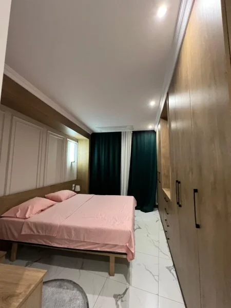 Tirane, jepet me qera apartament 2+1+Ballkon Kati 4, 122 m² 2.200 € (Diga, Lake View)