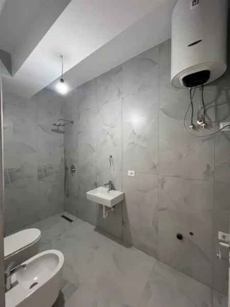 Tirane, shitet apartament 1+1 Kati 6, 61 m² 98.080 € (Ali Demi)