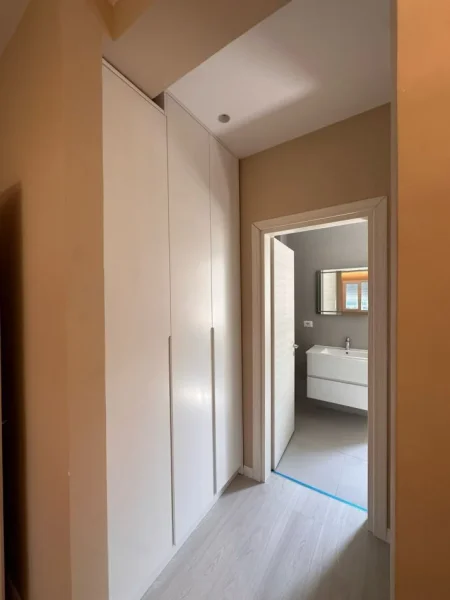 Tirane, jepet me qera apartament 2+1 , 117 m² 800 € (River Residence)