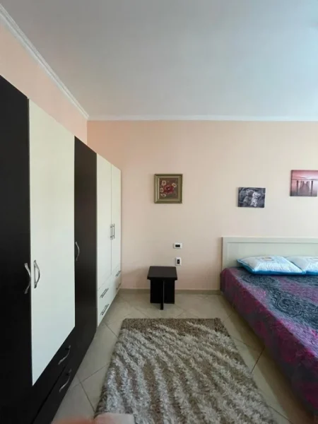 Tirane, jepet me qera apartament 1+1 Kati 7, 74 m² 450 € (Yzberisht , tek palestra Unik)