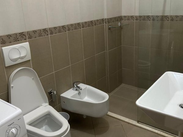 Gjiri i Lalzit, jepet me qera ditore apartament ne plazh 2+1 me oborr Kati 0, 100 m² (Gjiri i Lalzit Lura 1)