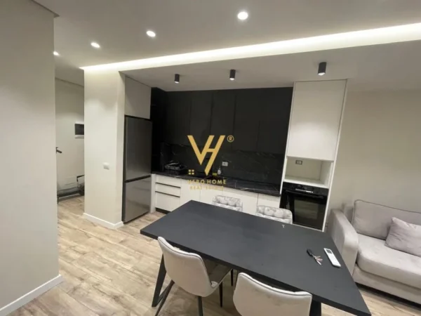 Tirane, jepet me qera apartament 2+1+Ballkon Kati 8, 95 m² 600 € (QTU)