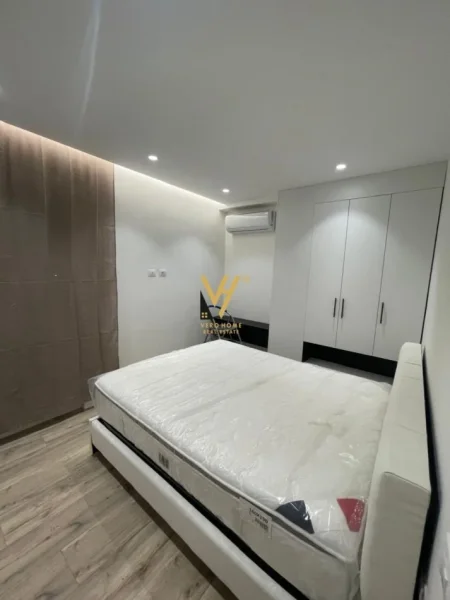 Tirane, jepet me qera apartament 2+1+Ballkon Kati 8, 95 m² 600 € (QTU)