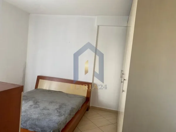 Tirane, jepet me qera apartament 2+1+Ballkon Kati 3, 100 m² 500 € (Kristal Center)