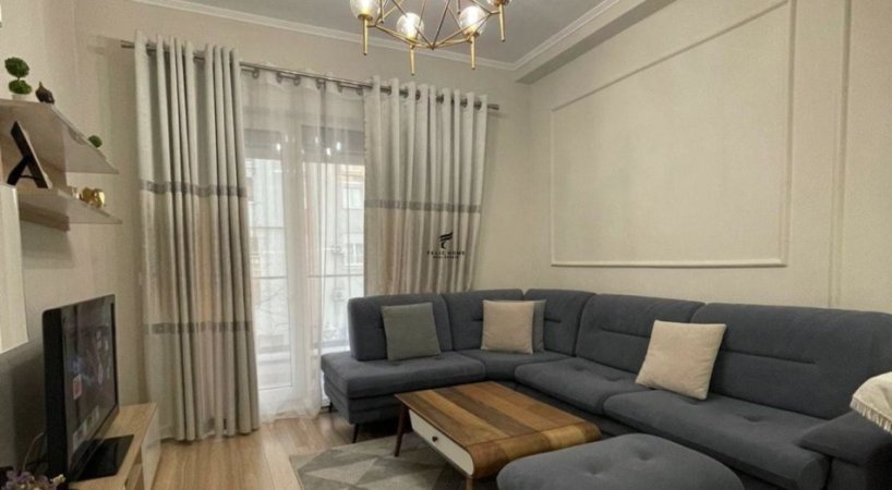Tirane, jepet me qera apartament 2+1 Kati 3, 95 m² 700 € (SHESHI WILLSON)