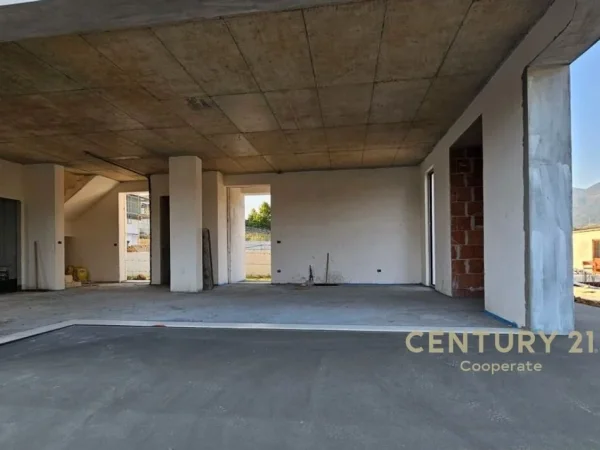 Tirane, shitet Vile 4+1 Kati 3, 227 m² 591.000 € (Rruga Agallareve)