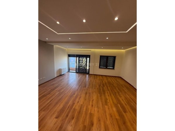 Tirane, jepet me qera apartament 3+1+Aneks+Ballkon Kati 7, 147 m² 1.700 € 