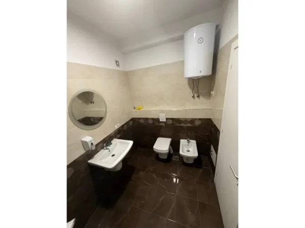 Tirane, jepet me qera apartament 3+1+Aneks+Ballkon Kati 7, 147 m² 1.700 € 