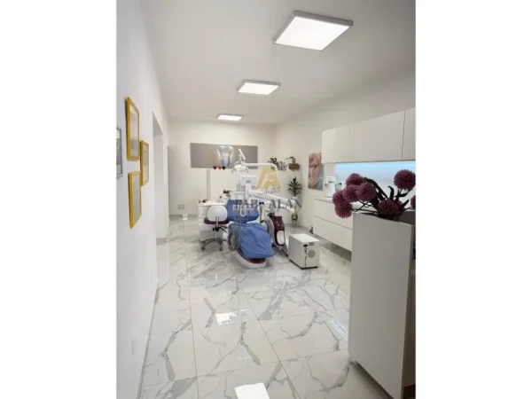 Durres, shitet biznesi dentar 18.000 euro , (Durres)