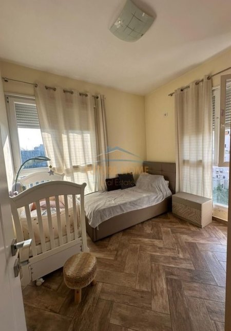 Tirane, shitet apartament 2+1+Ballkon Kati 5, 112 m² 222.000 €