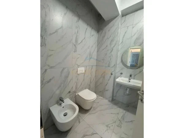 Tirane, jepet me qera apartament 2+1 Kati 4, 76 m² 450 € (Rezidenca Kaimi, Ali Demi)