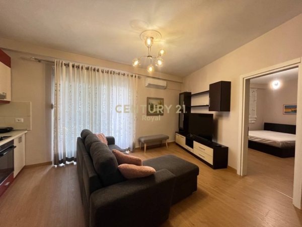 Tirane, jepet me qera apartament duplex Dublex Kati 2, 132 m² 890 € 