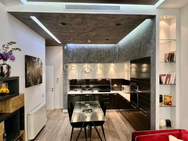 Tirane, shes apartament 2+1+Aneks+Ballkon Kati 1, 121 m² 210.000 € 