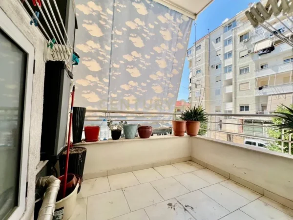 Tirane, shes apartament 2+1+Aneks+Ballkon Kati 1, 121 m² 210.000 € 