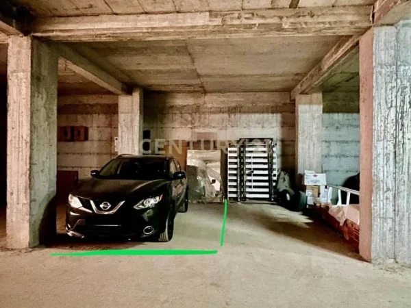 Tirane, shes apartament 2+1+Aneks+Ballkon Kati 1, 121 m² 210.000 € 