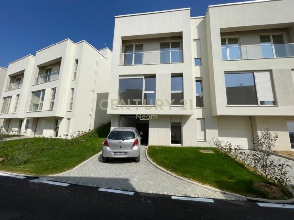Tirane, jepet me qera Vile 2 Katshe Kati 2, 197 m² 1.300 € 