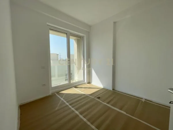 Tirane, jepet me qera Vile 2 Katshe Kati 2, 197 m² 1.300 € 