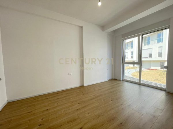 Tirane, jepet me qera Vile 2 Katshe Kati 2, 197 m² 1.300 € 