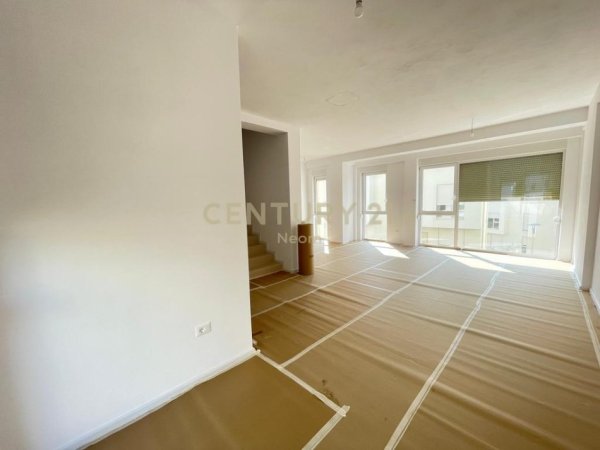 Tirane, jepet me qera Vile 2 Katshe Kati 2, 197 m² 1.300 € 