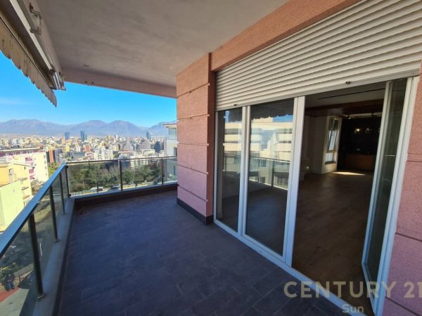 Tirane, jap me qera apartament 3+1+Aneks+Ballkon Kati 3, 145 m² 1.000 € 