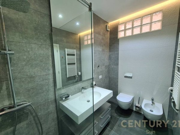 Tirane, jap me qera apartament 3+1+Aneks+Ballkon Kati 3, 145 m² 1.000 € 