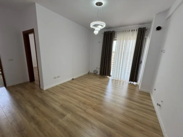 Tirane, shitet apartament 1+1 Kati 5, 54 m² 85.000 € (rruga e qelqit)