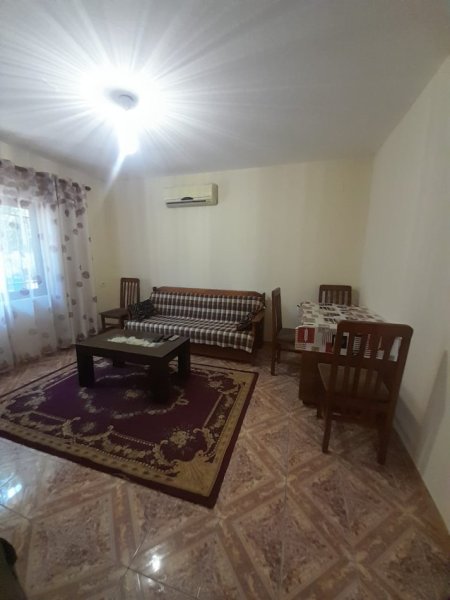 Tirane, jepet me qera shtepi 1+1 Kati 2, 75 m² 400 € 