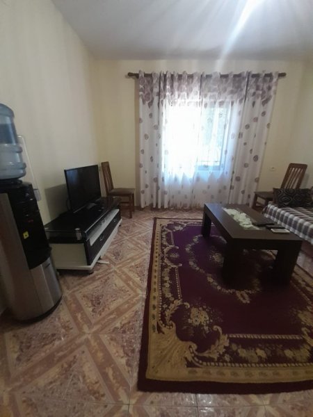 Tirane, jepet me qera shtepi 1+1 Kati 2, 75 m² 400 € 