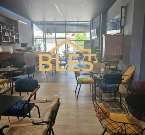 Tirane, shitet bar-kafe Kati 0, 120 m² (Rruga Demokracia)