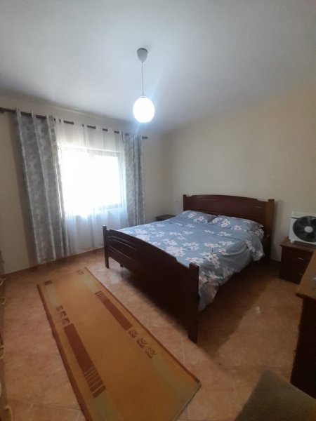 Tirane, jepet me qera shtepi 1+1 Kati 2, 75 m² 400 € 