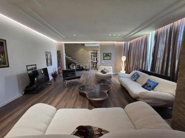 Tirane, jepet me qera Vile 3 Katshe Kati 3, 1.270 m² 900 € 