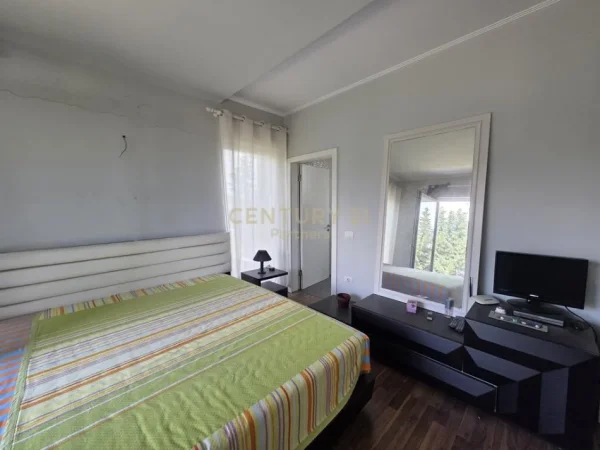 Tirane, jepet me qera Vile 3 Katshe Kati 3, 1.270 m² 900 € 