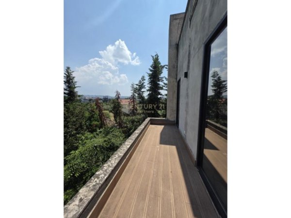 Tirane, jepet me qera Vile 3 Katshe Kati 3, 1.270 m² 900 € 