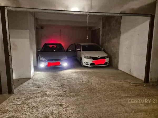 Tirane, shitet , 49 m² 