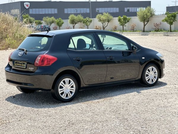 Durres, shitet makine TOYOTA AURIS Nafte, e zeze manuale Klima
