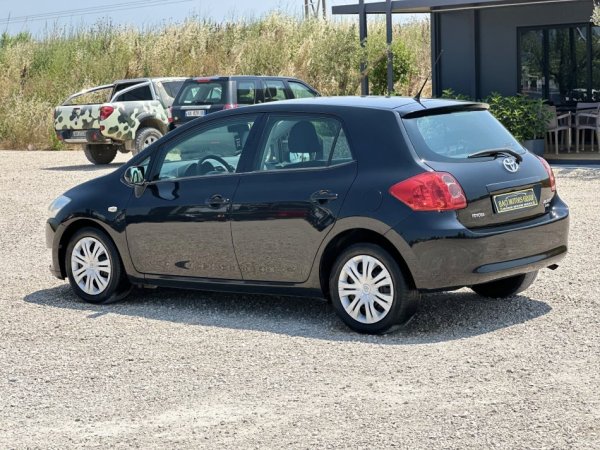 Durres, shitet makine TOYOTA AURIS Nafte, e zeze manuale Klima
