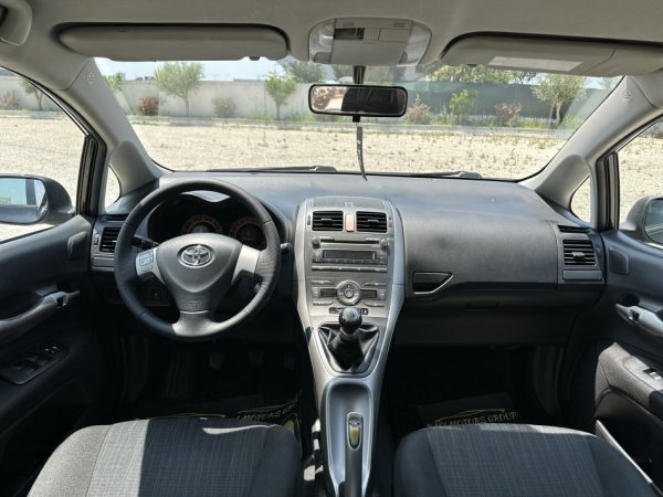 Durres, shitet makine TOYOTA AURIS Nafte, e zeze manuale Klima