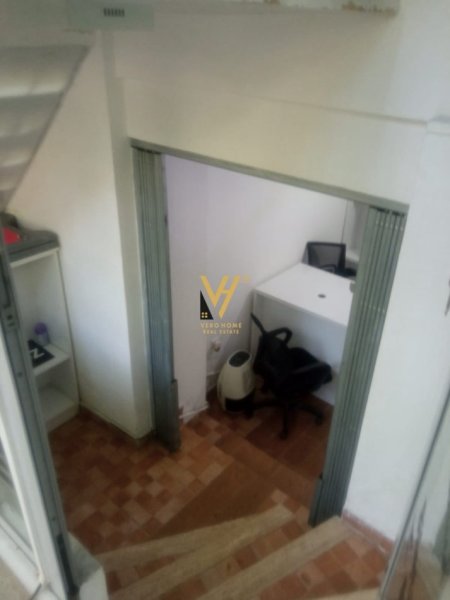Tirane, jepet me qera dyqan Kati -1, 11 m² 200 € (ISH EKSPOZITA)