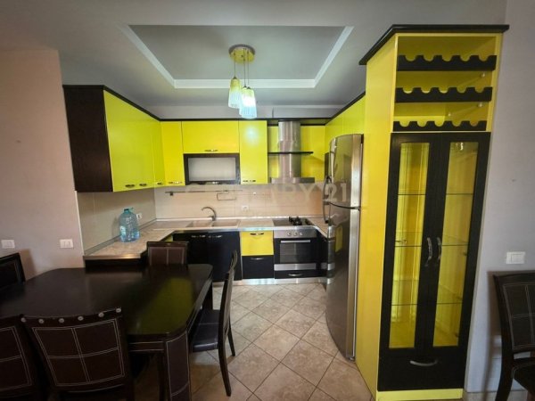 Tirane, shitet apartament 2+1+Aneks+Ballkon Kati 6, 111 m² 225.000 € 