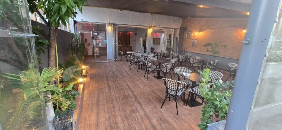 Tirane, jepet me qera ambjent biznesi Kati 0, 200 m² 700 € (Rruga hysen Cino prane fakulteti ekonomik)