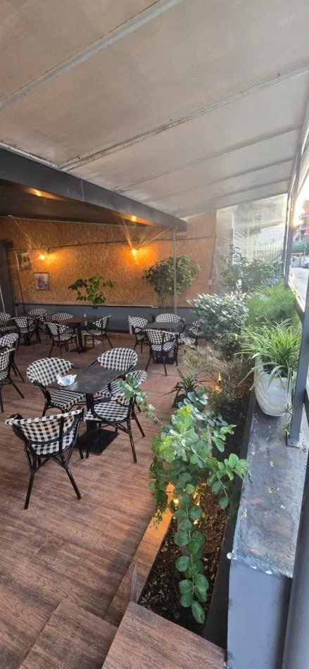 Tirane, jepet me qera ambjent biznesi Kati 0, 200 m² 700 € (Rruga hysen Cino prane fakulteti ekonomik)