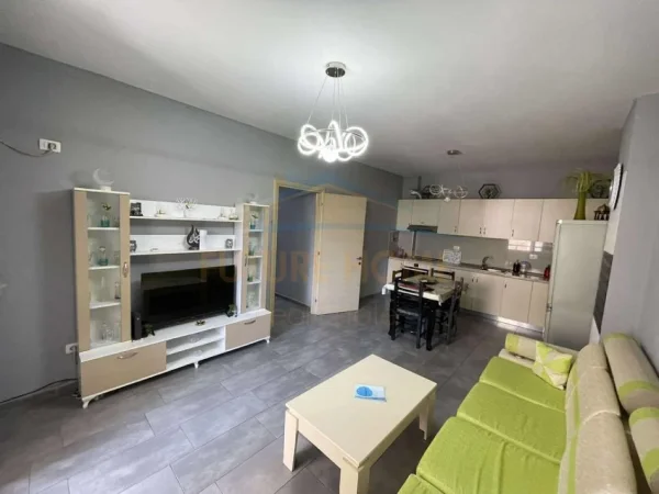 Tirane, jepet me qera apartament 1+1 Kati 2, 70 m² 430 € (Unaza e re)