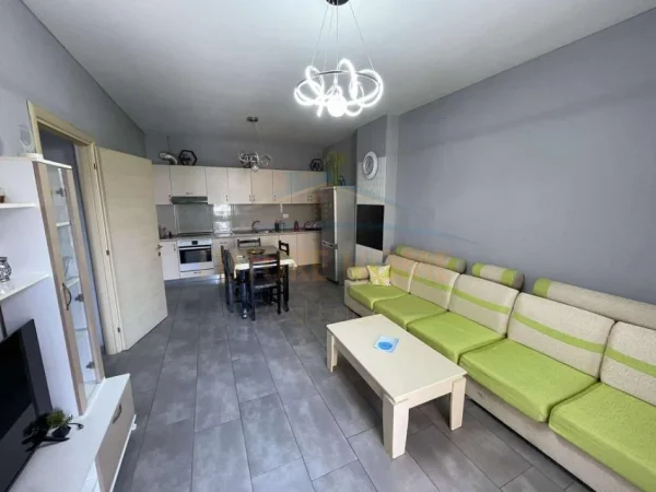 Tirane, jepet me qera apartament 1+1 Kati 2, 70 m² 430 € (Unaza e re)