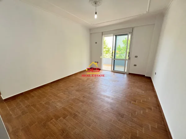 Vlore, shitet apartament 2+1+Ballkon Kati 2, 106 m² 175.000 € (Rruga Murat Tërbaçi)