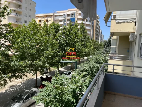 Vlore, shitet apartament 2+1+Ballkon Kati 2, 106 m² 175.000 € (Rruga Murat Tërbaçi)