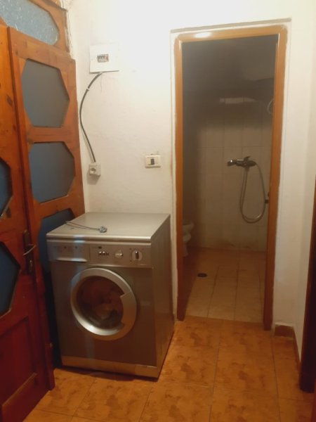 Tirane, jepet me qera garsonier 1+1 Kati 1, 35 m² 300 € (Rruga Hysni Gerbolli)
