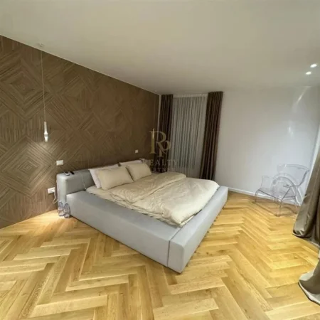 Tirane, shitet Vile 3+1+Ballkon Kati 1, 420 m² 1.200.000 € (Mullet)